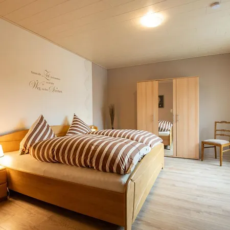 Engelmann, 35107 * Holtland